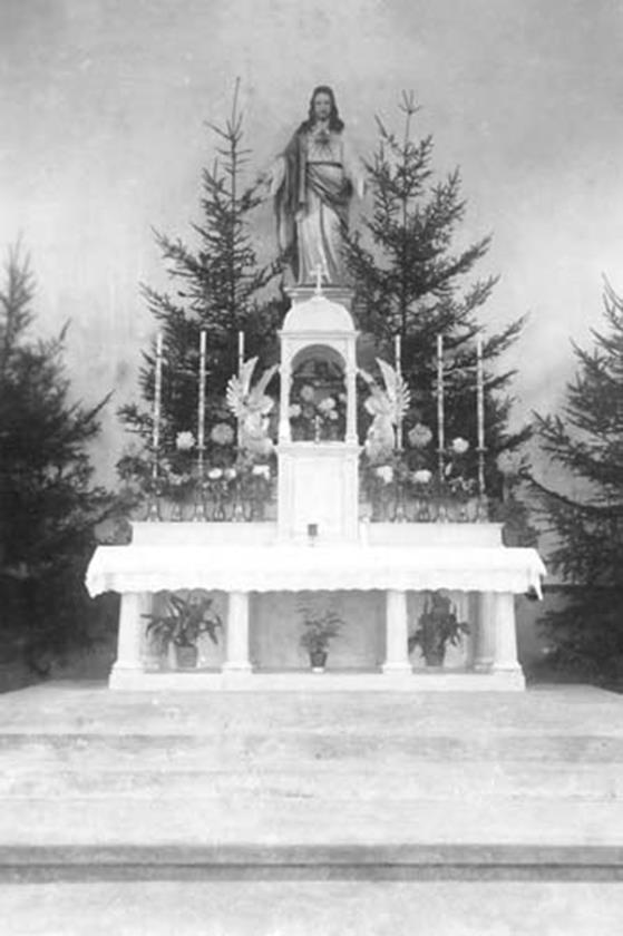 04 Oltarz w kosciele w latach 30-tych.jpg